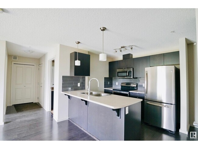 Photo du bâtiment - 348 Windermere Rd NW