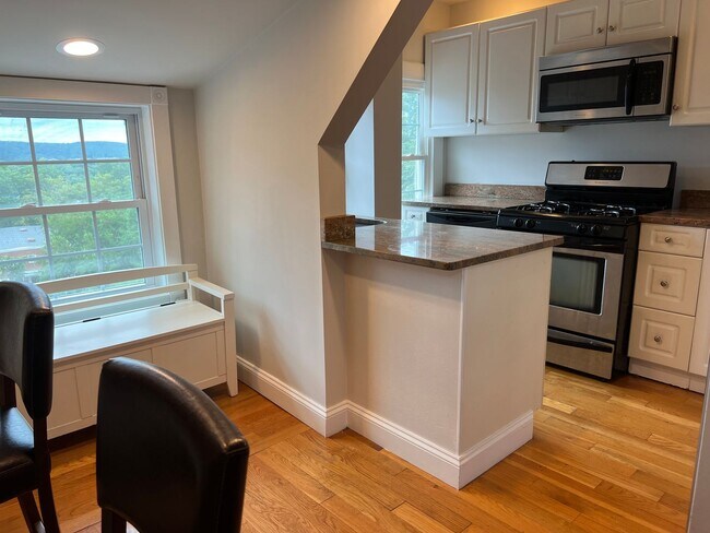 Foto del edificio - FG Rooms and Short Term Rentals