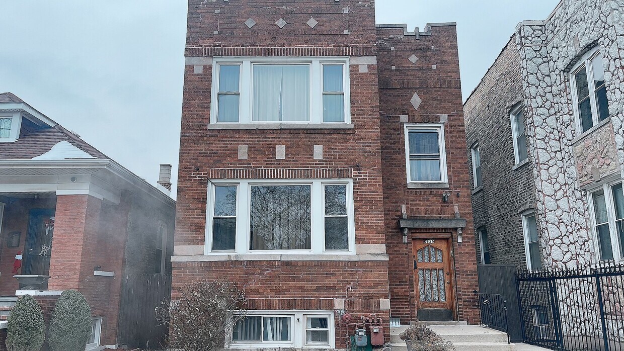 Primary Photo - 6136 S Mozart St