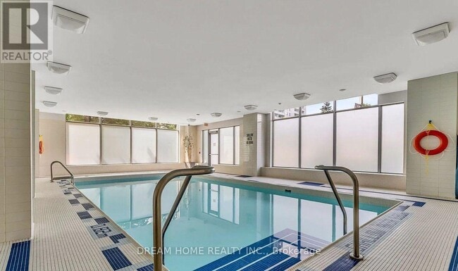 Photo du bâtiment - 5793 Yonge St