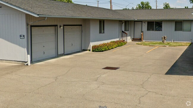 Front Entrance - 1606 E Alder St