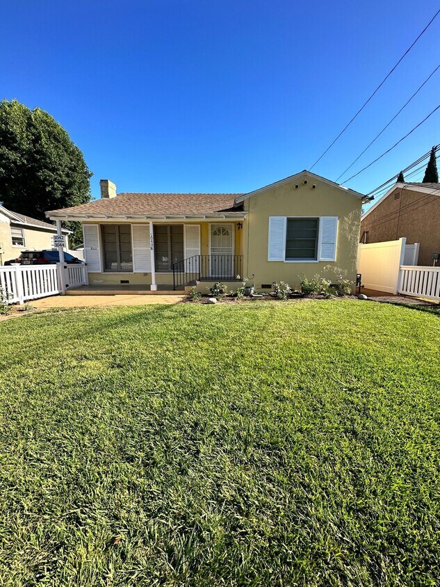 1040 W Almond Ave Unit 1040, Orange, CA 92868 Apartments in Orange