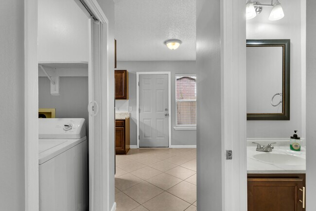 Foto del edificio - 17 Birch St SE