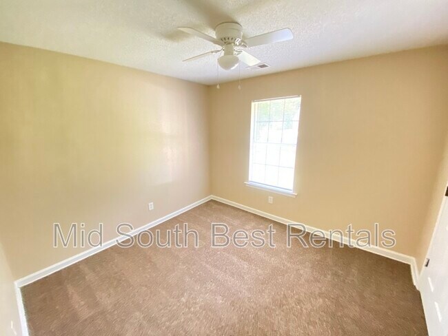 Foto del edificio - 5104 Bowdoin Dr