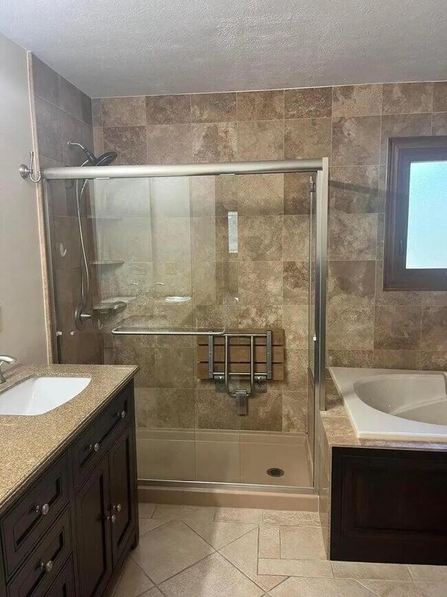 Foto del edificio - 7609 Johntimm Ct