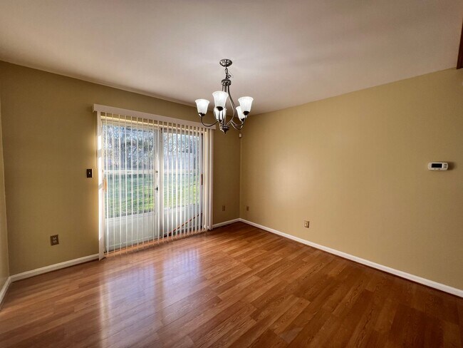 Foto del edificio - Amazing 4 BR/3 BA Single-Family Home in Ke...