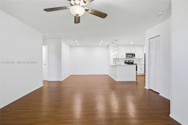 Foto del edificio - 11245 W Atlantic Blvd