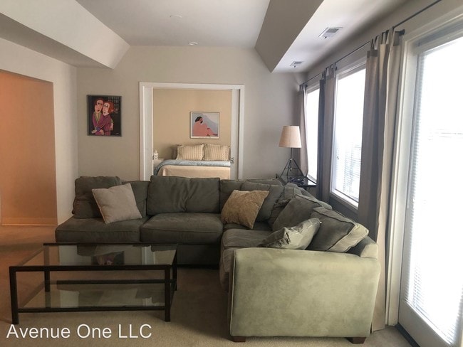 Building Photo - 723 Broadway E