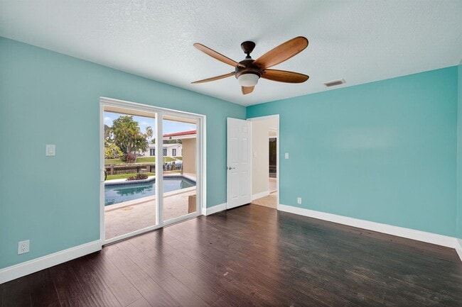 Building Photo - 1460 NE 57th Ct