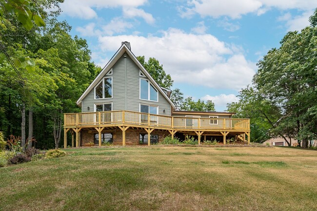 Building Photo - Bedford County 3 Bedroom House