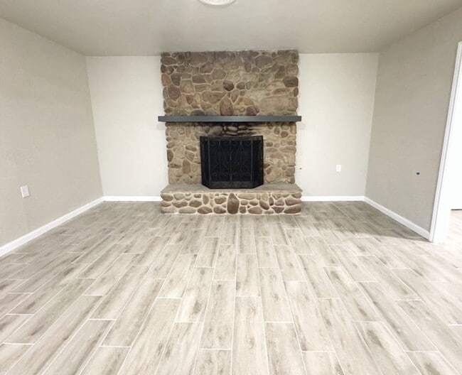 Foto del edificio - 220 W Ave P