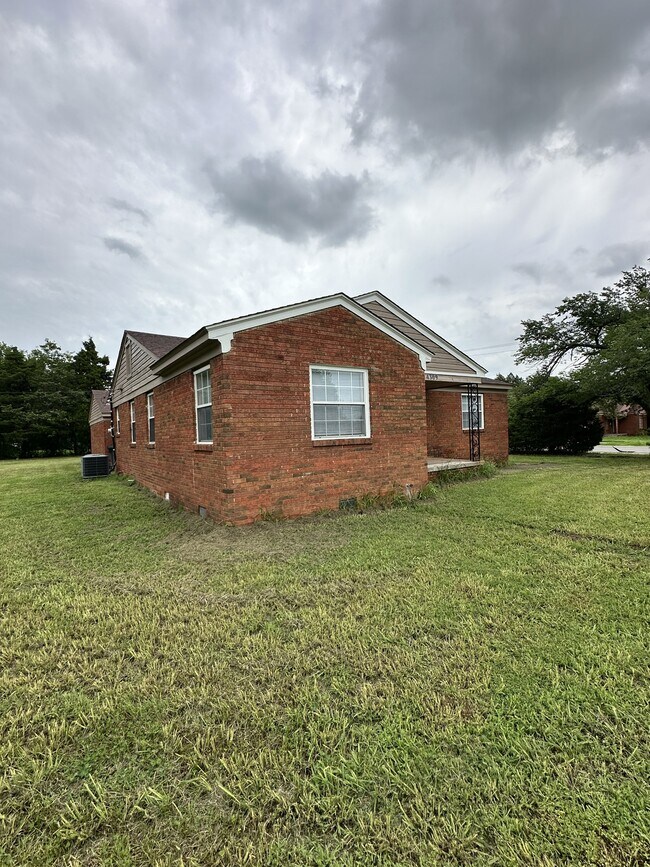 Foto del edificio - 4309 Springlake Dr