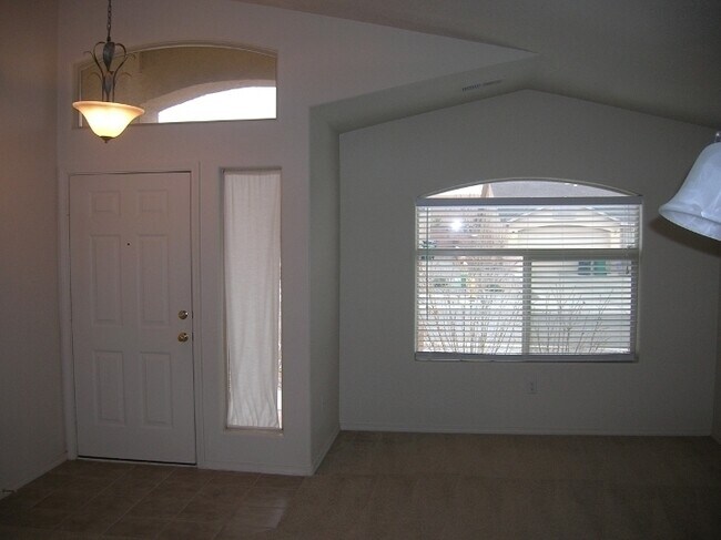 Foto del edificio - Beautiful 4 Bedroom Home in Rio Rancho