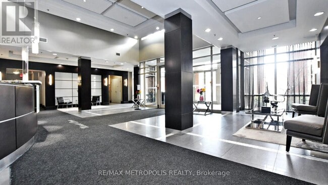 Photo du bâtiment - 75 King St E