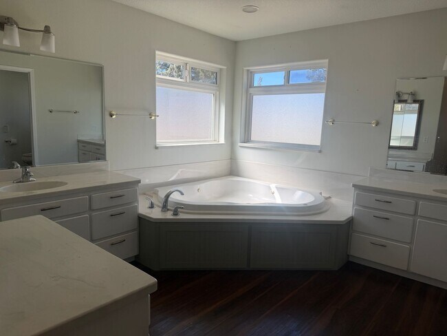 Foto del edificio - Breathtaking Panoramic Views: Golf Course & Canyon Views Home with Attached Garage in Crooked Riv...