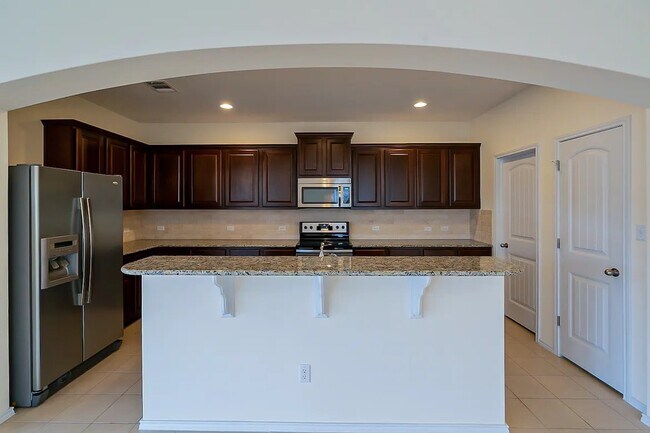 Building Photo - 719 Carillion Dr