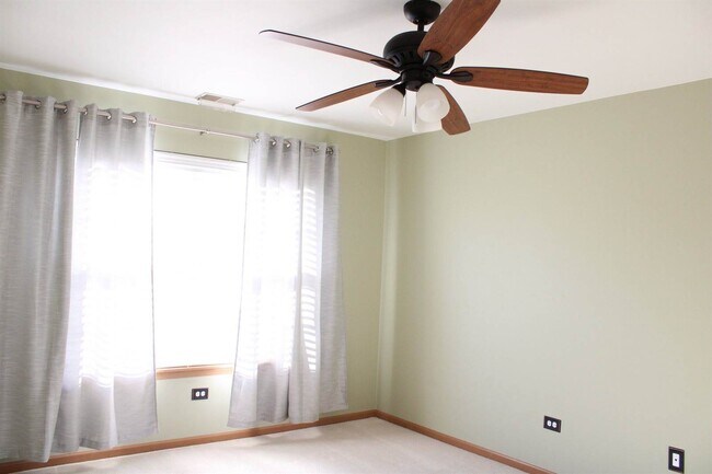 Foto del edificio - 2819 Rutland Cir