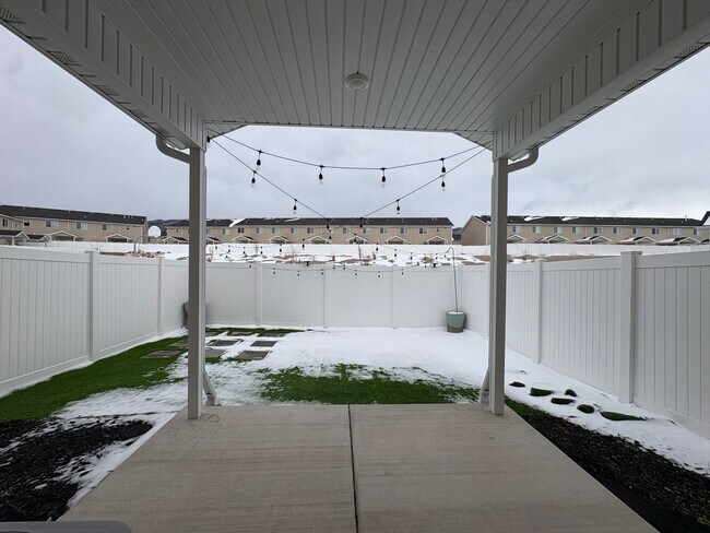 Foto del edificio - Cedar Bend Townhome!