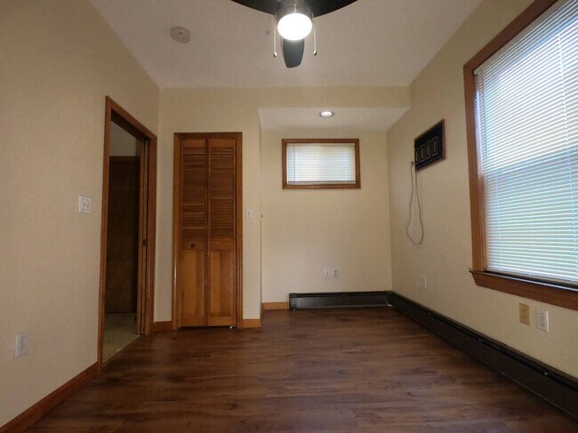 Building Photo - 74 Hinckley St