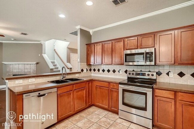 Building Photo - 4 br, 2.5 bath House - 3256 Guadaloupe UNIT