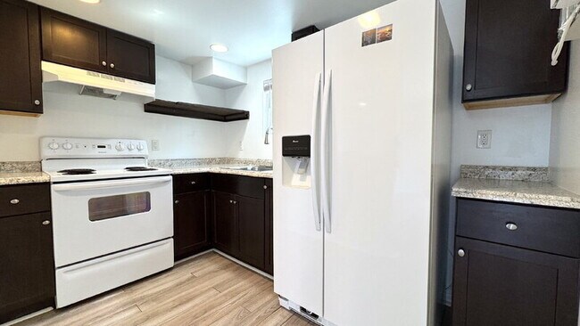 Foto del edificio - 215 N Wild Olive Ave