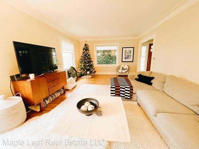 Foto del edificio - 7618 E Green Lake Dr N