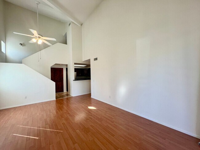 Foto del edificio - *REDUCED DEPOSIT* LARGE 2BD/2BA University...