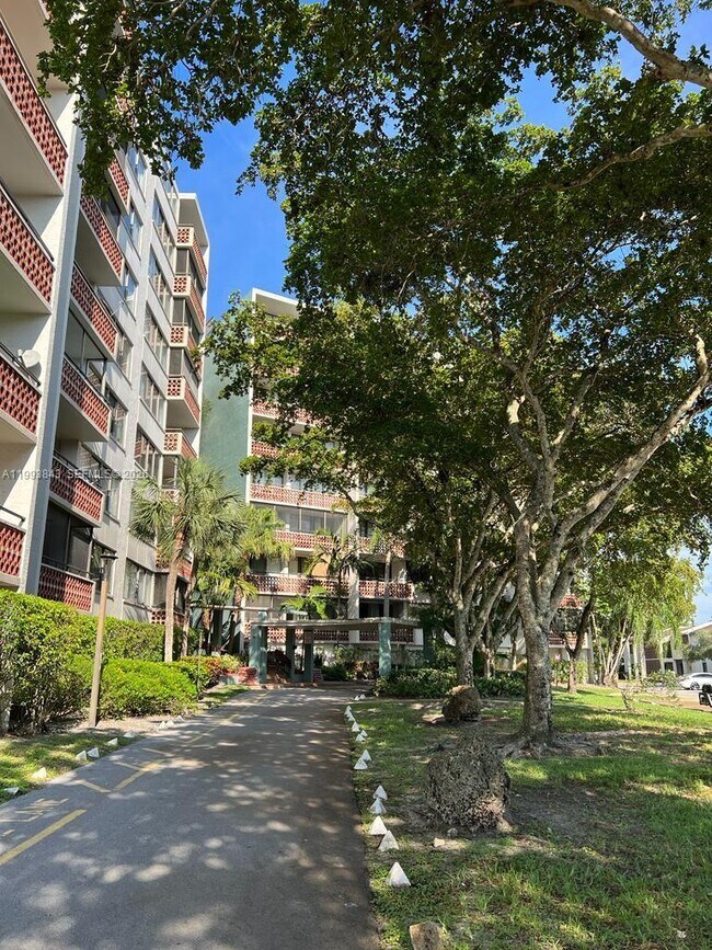 Foto del edificio - 4222 Inverrary Blvd