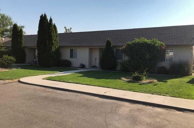 Building Photo - 606 S Powerline Rd