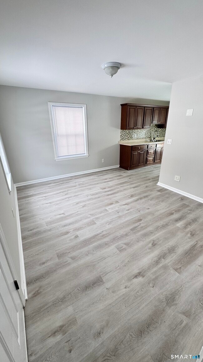 Foto del edificio - 26 Rock Creek Rd