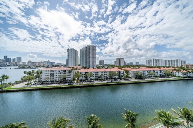 Foto del edificio - 3250 NE 188th St