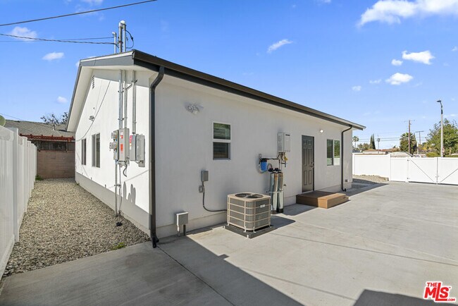 Building Photo - 5936 W 86th Pl