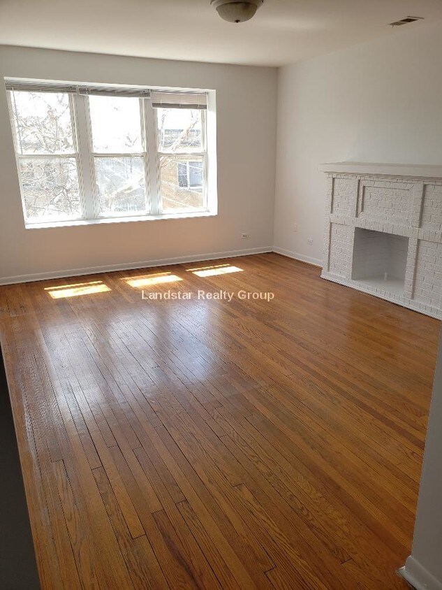 2306 W Rosemont Ave Unit 1, Chicago, IL 60659 Condo for Rent in
