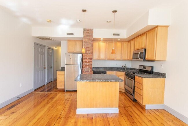 Foto del edificio - Second Floor Spacious 3 Bd 1 Bath Near Nor...