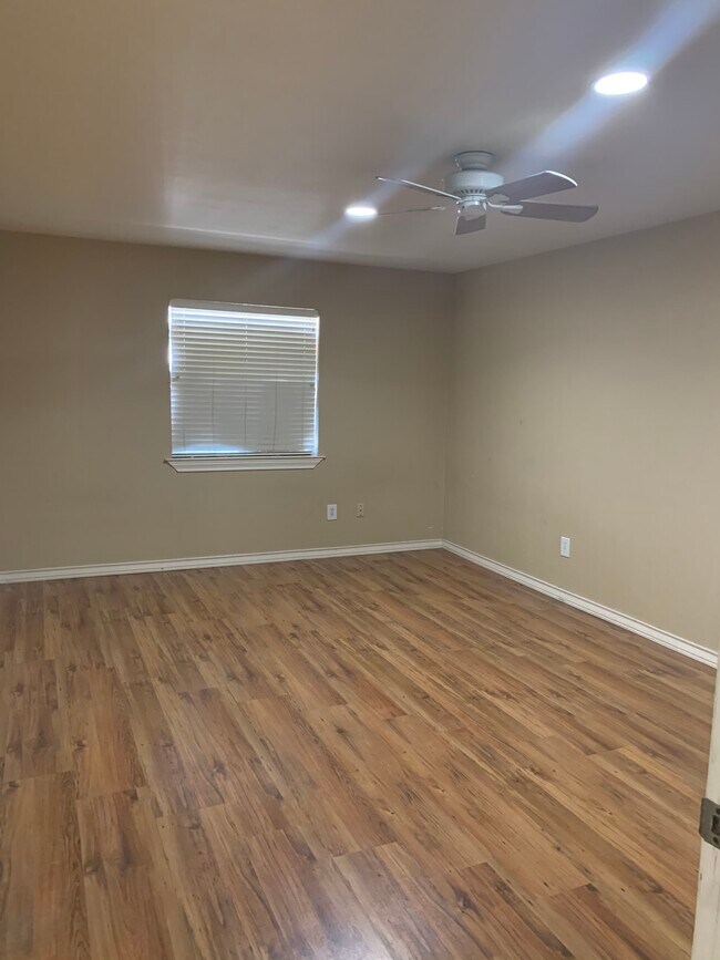 Foto del edificio - 917 N Hancock Ave