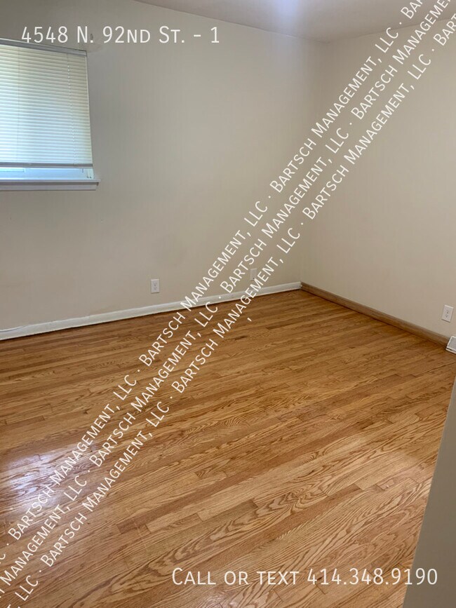 Foto del edificio - 4548 N. 92nd St.-1