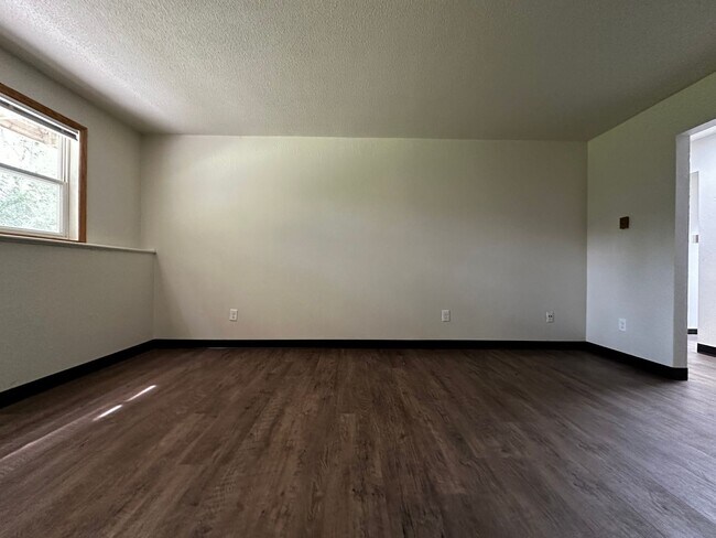 Building Photo - Regal Landing ||