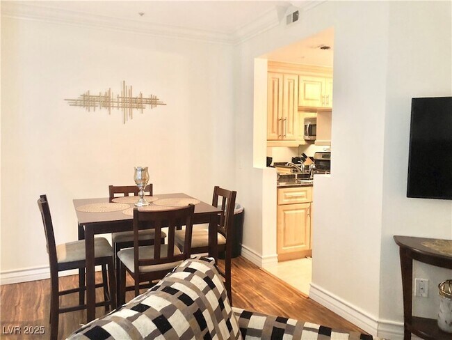 Foto del edificio - 270 E Flamingo Rd