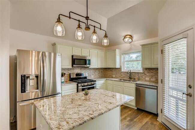 Foto del edificio - 335 Hidden Brook Ln