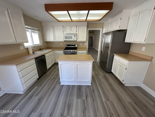 Building Photo - 6815 Chapman Pl