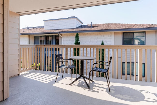 Foto del edificio - 950 E Hillsdale Blvd