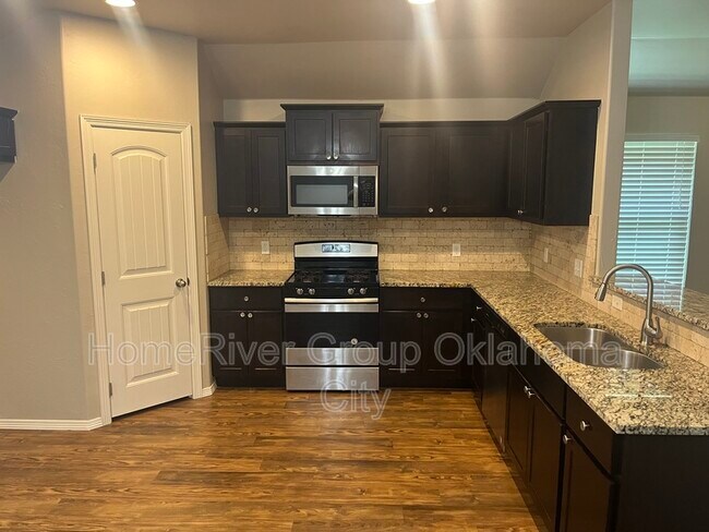 Building Photo - 408 Fallview Ct
