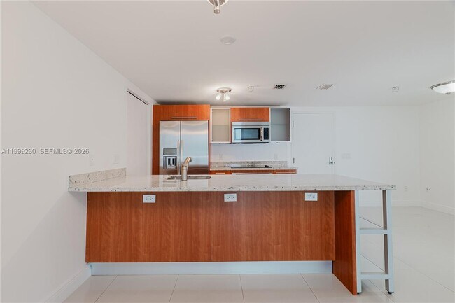 Foto del edificio - 185 SW 7th St