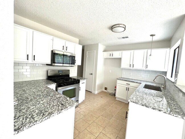 Building Photo - 7017 Seascape Dr