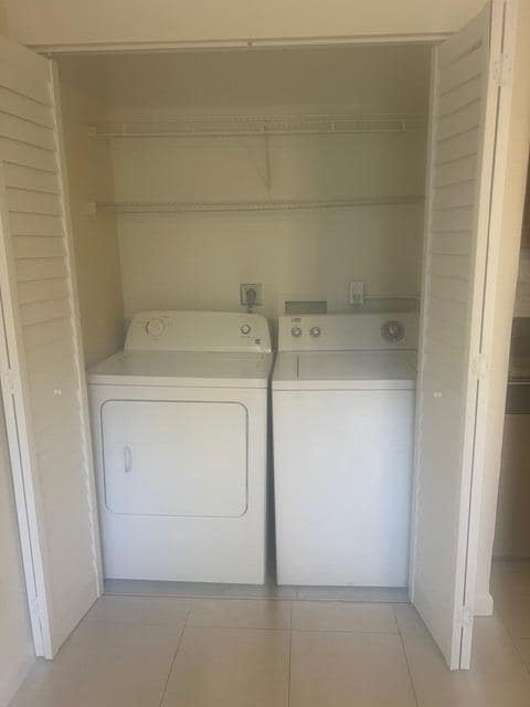 Foto del edificio - 639 Executive Center Dr