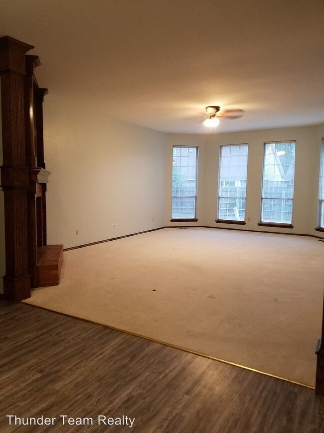 Foto del edificio - 8529 Willow Creek Blvd