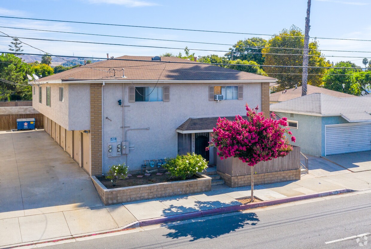 Primary Photo - 13025 Lambert Rd
