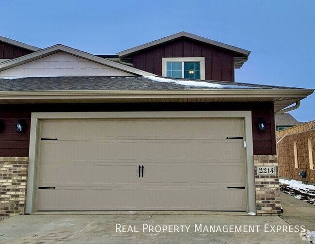 Building Photo - 3 Bed 1.5 Bath in West Sioux Falls