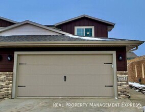 Building Photo - 3 Bed 2 Bath in West Sioux Falls