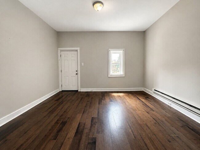Building Photo - 925 W Seltzer St